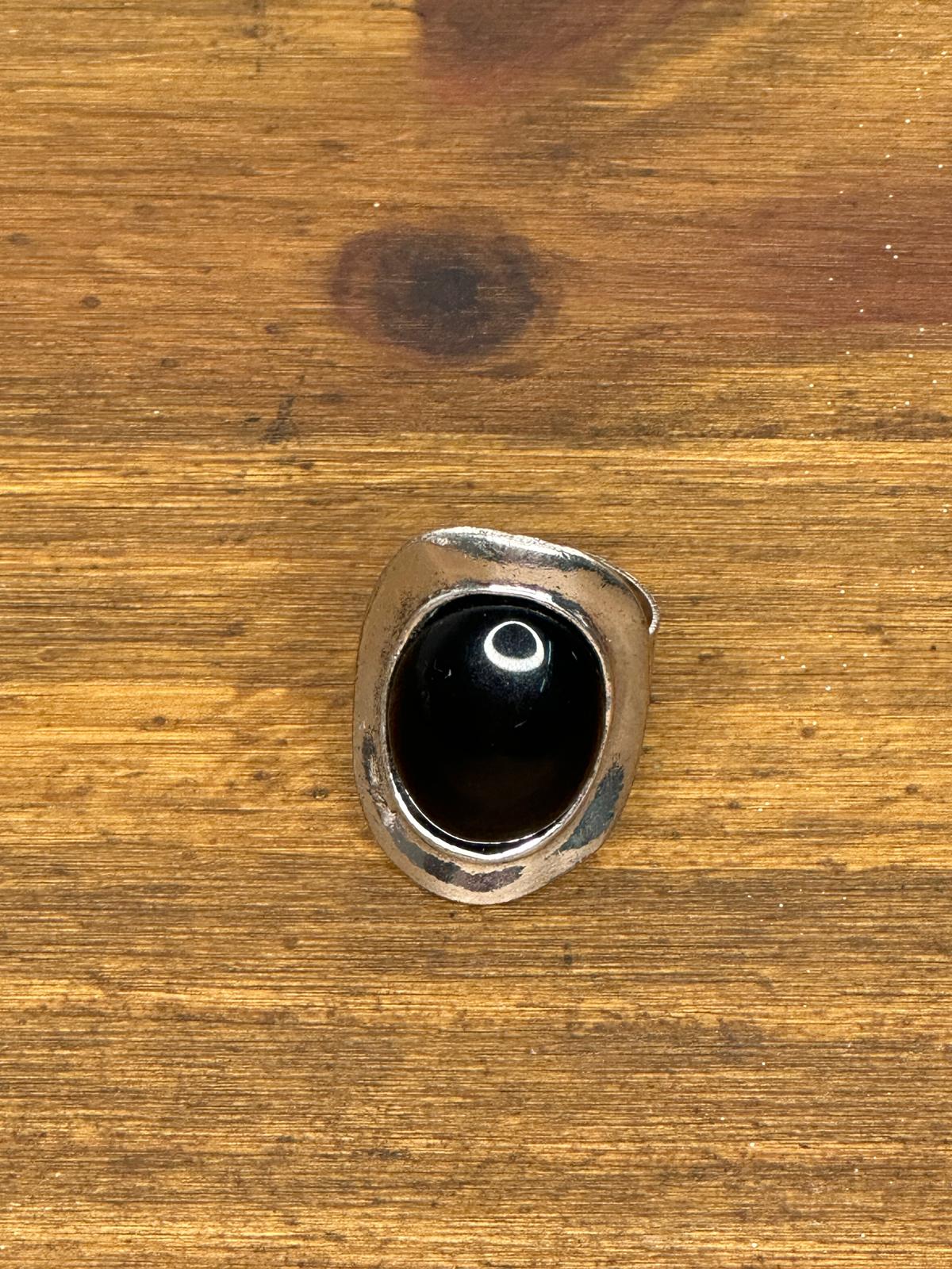 ANILLO PLATEADO RESINA NEGRA