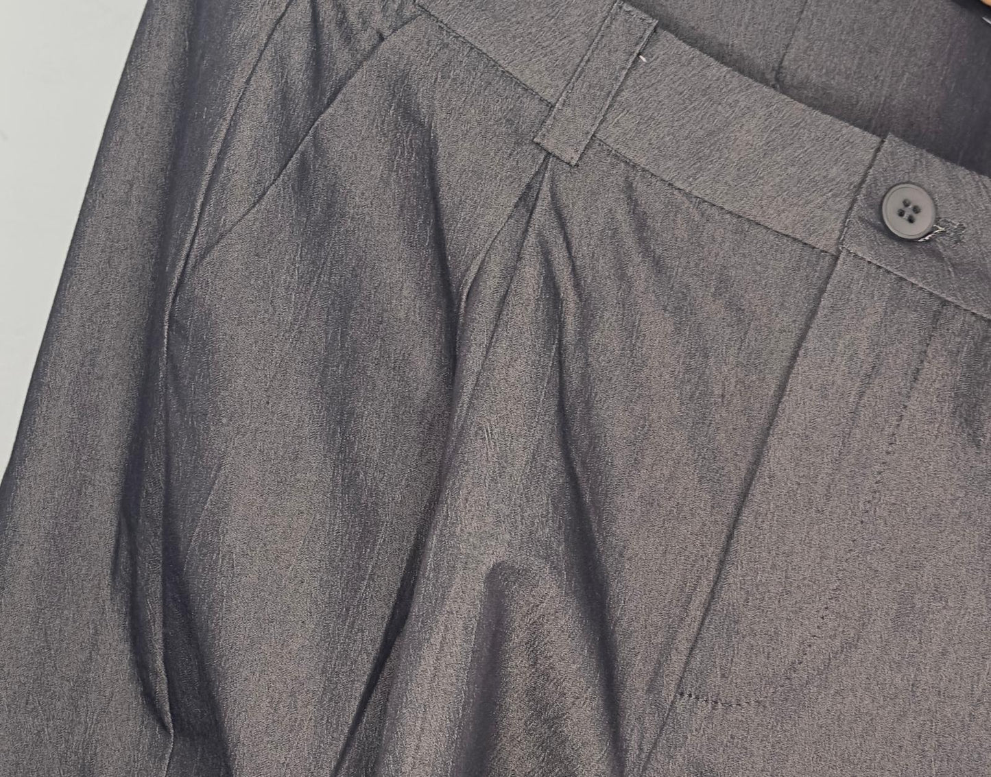 PANTALÓN GRIS PINZAS