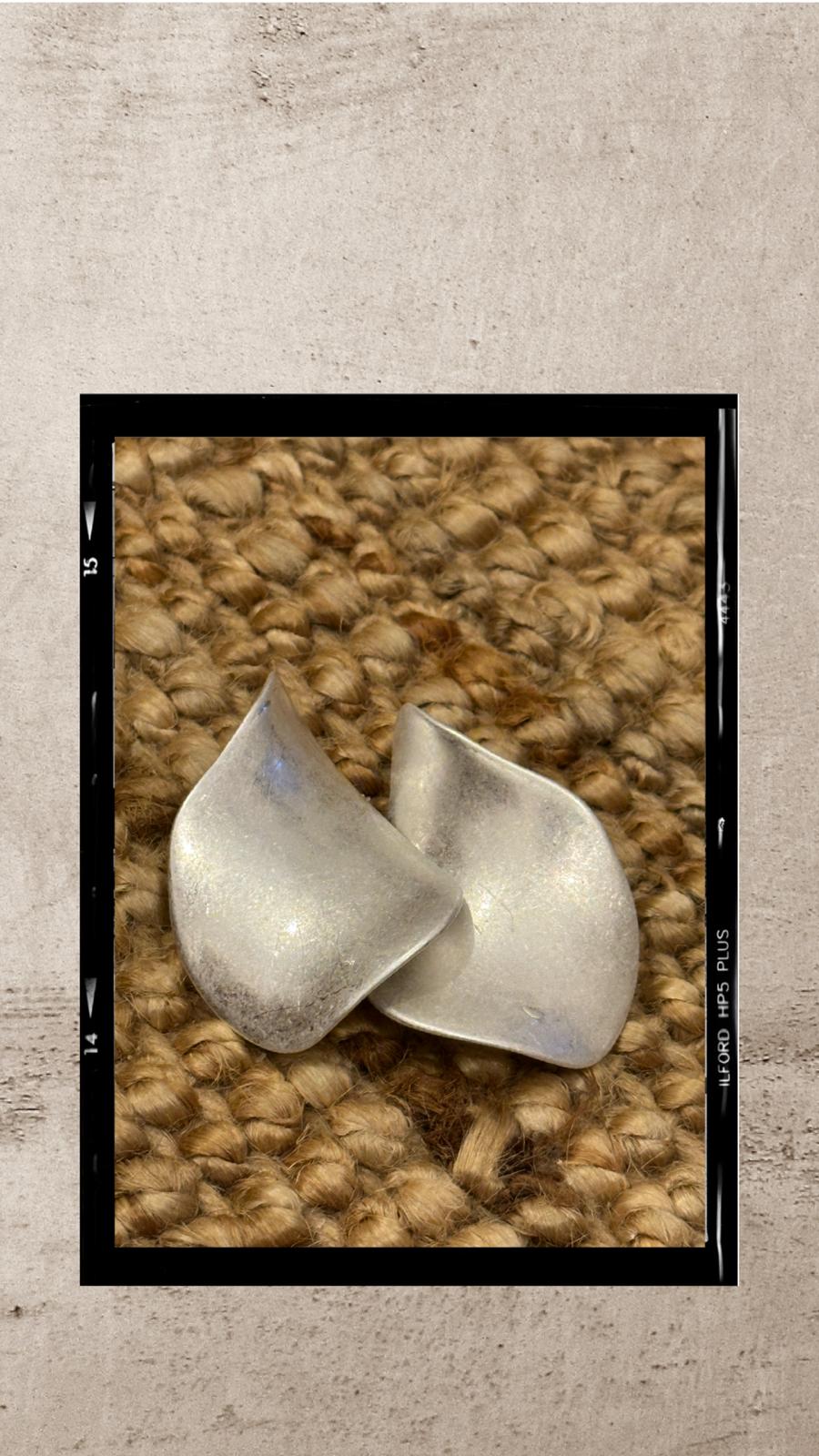 PENDIENTES IRREGULAR PLATEADO