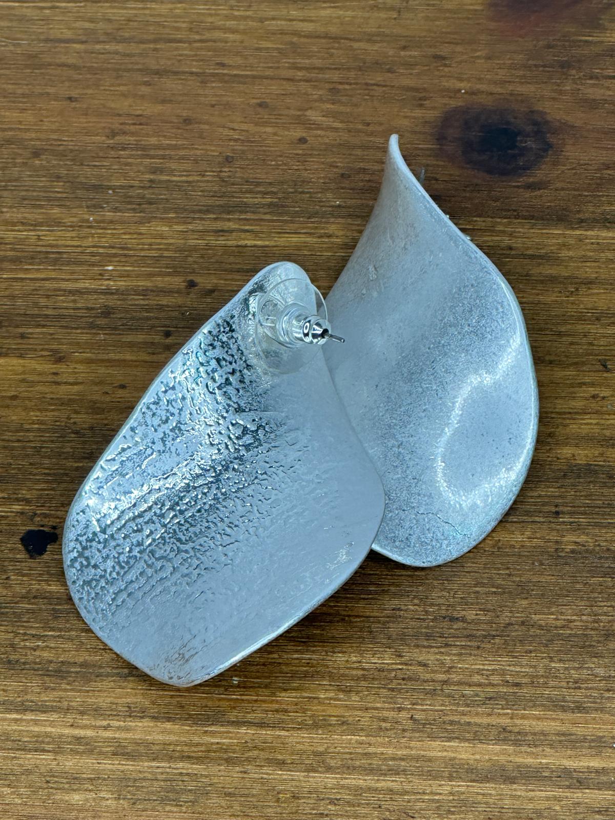 PENDIENTES IRREGULAR PLATEADO