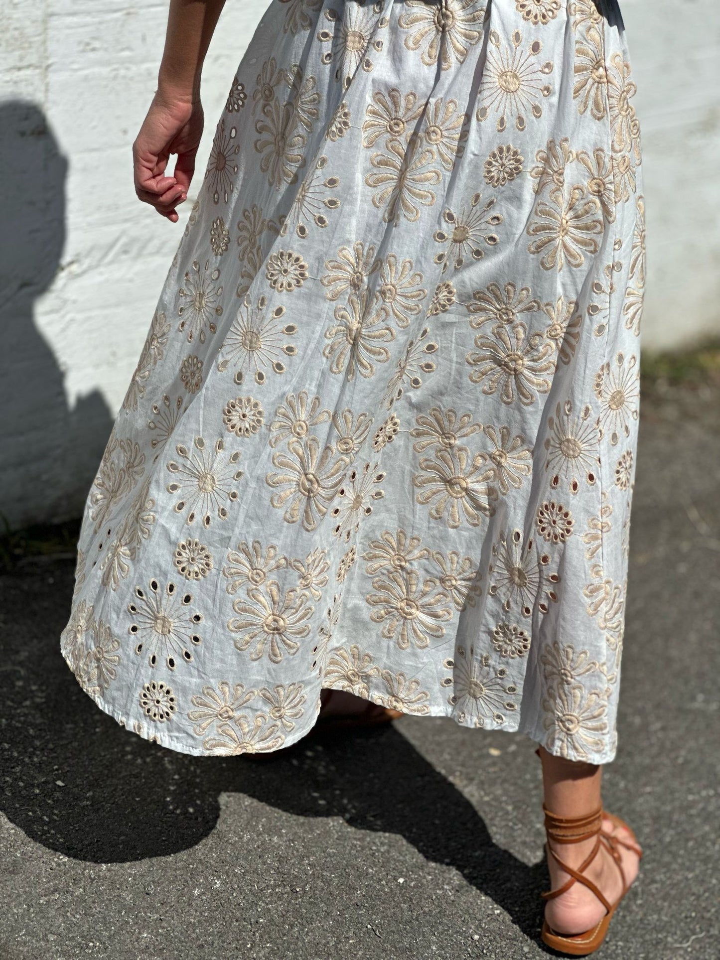 VESTIDO BEIGE FLORES