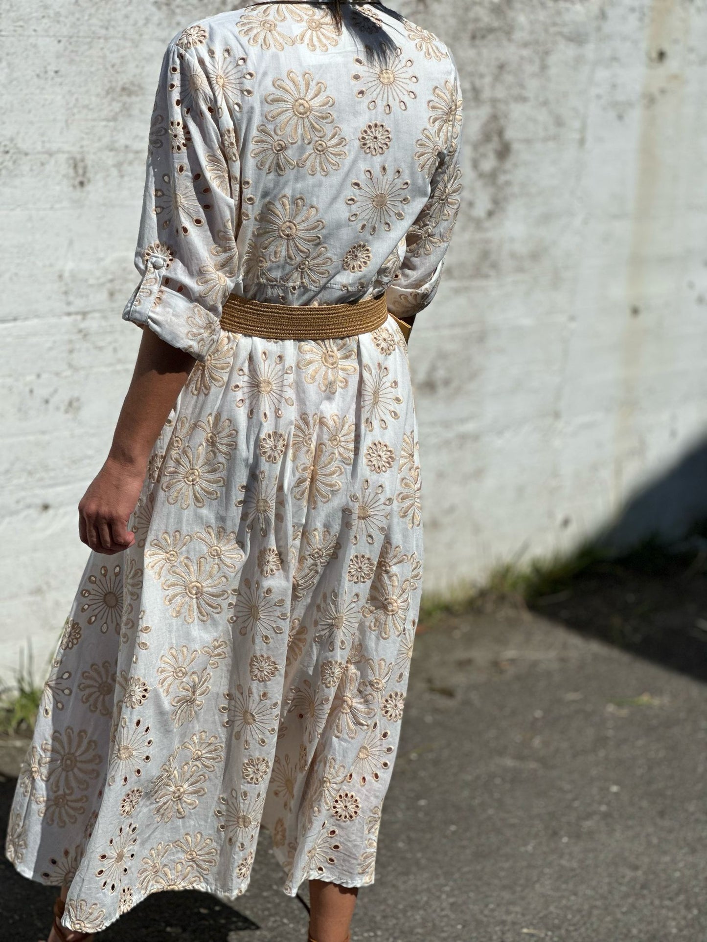 VESTIDO BEIGE FLORES