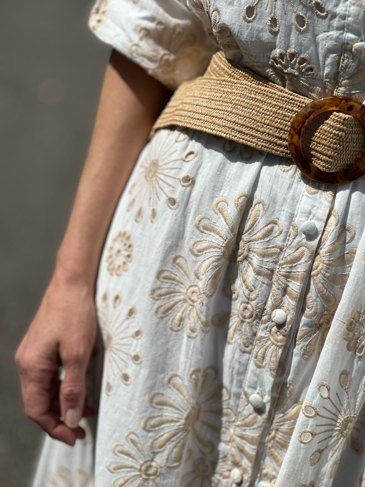 VESTIDO BEIGE FLORES
