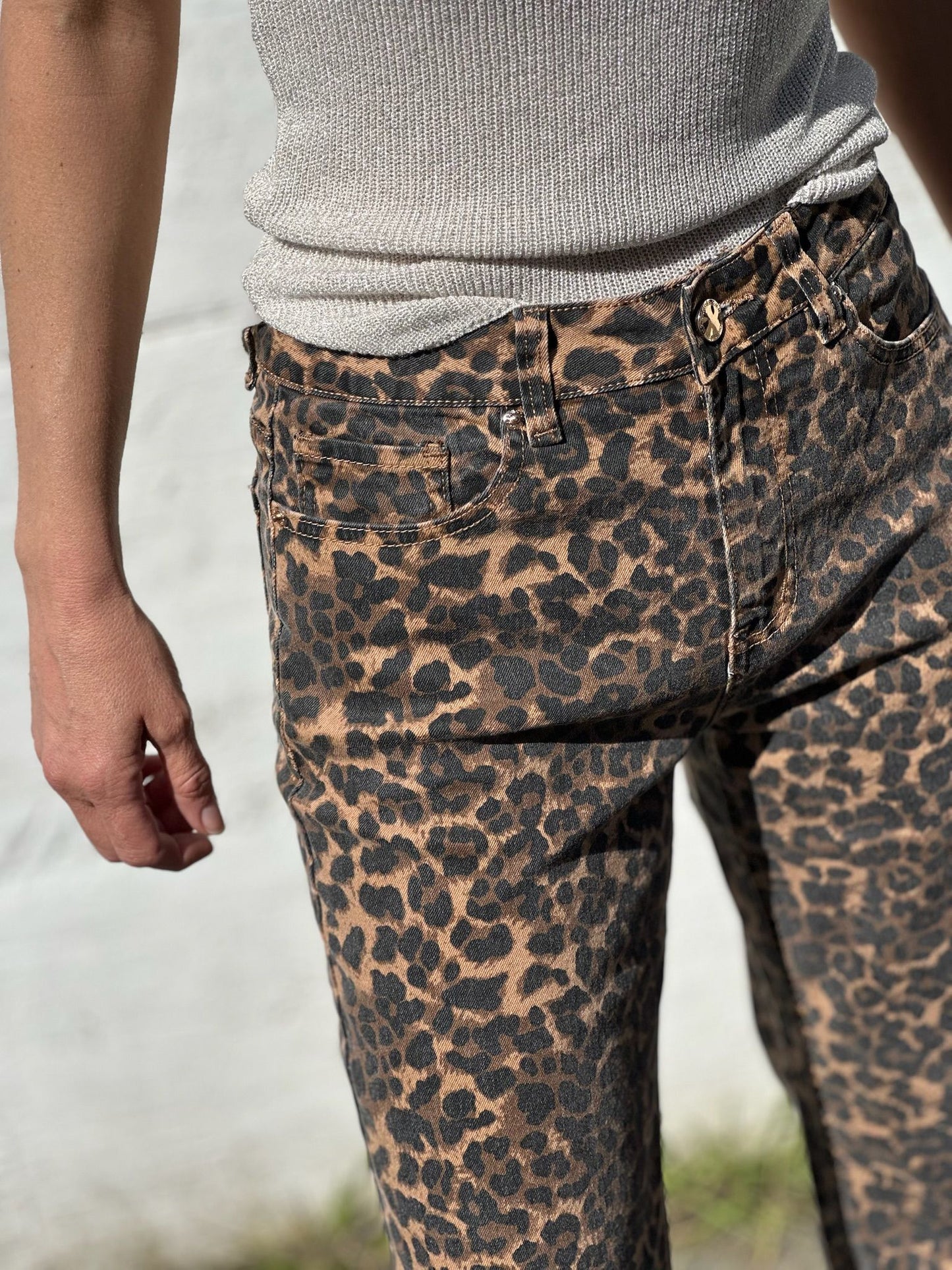 PANTALON VAQUERO LEOPARDO