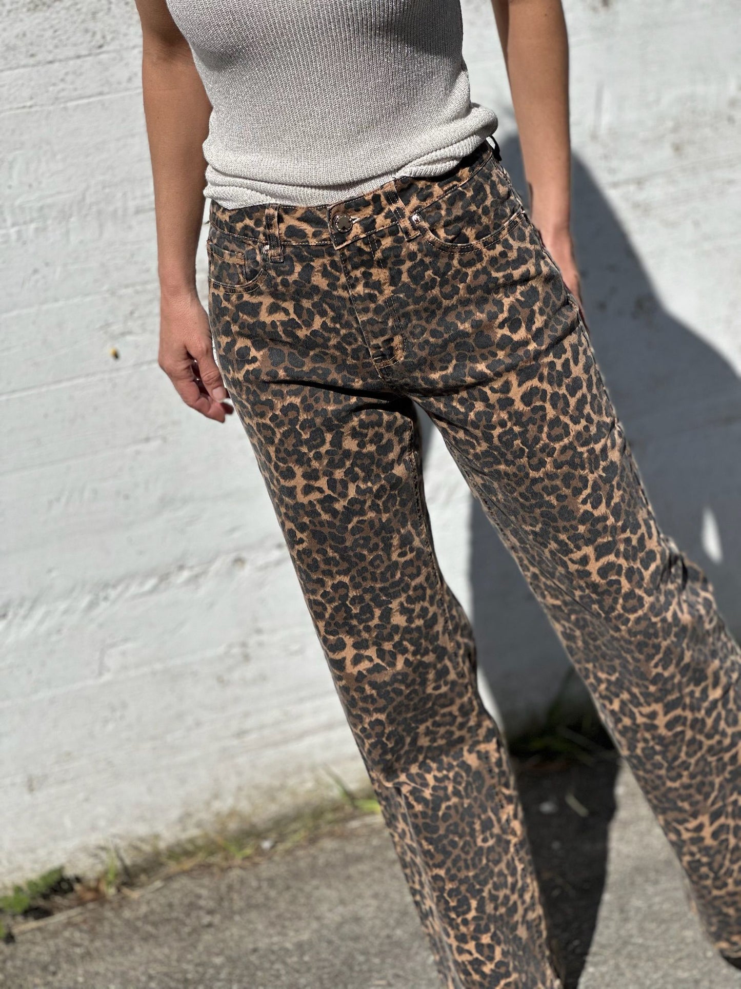 PANTALON VAQUERO LEOPARDO
