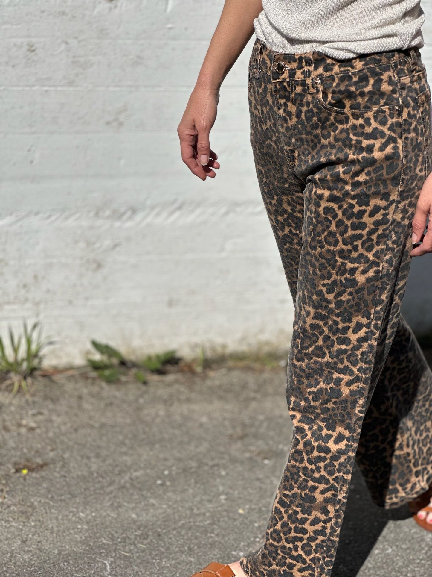 PANTALON VAQUERO LEOPARDO