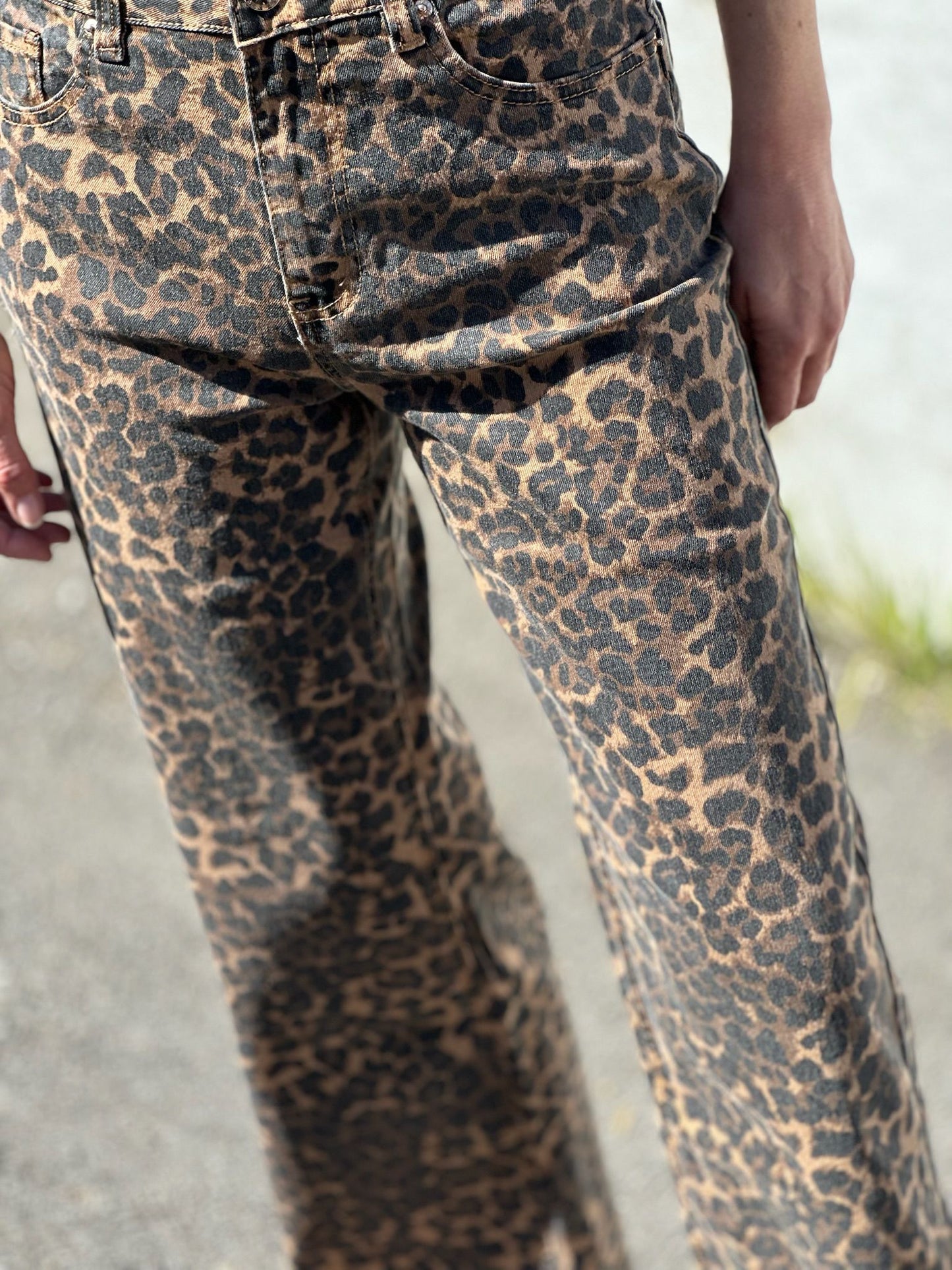 PANTALON VAQUERO LEOPARDO