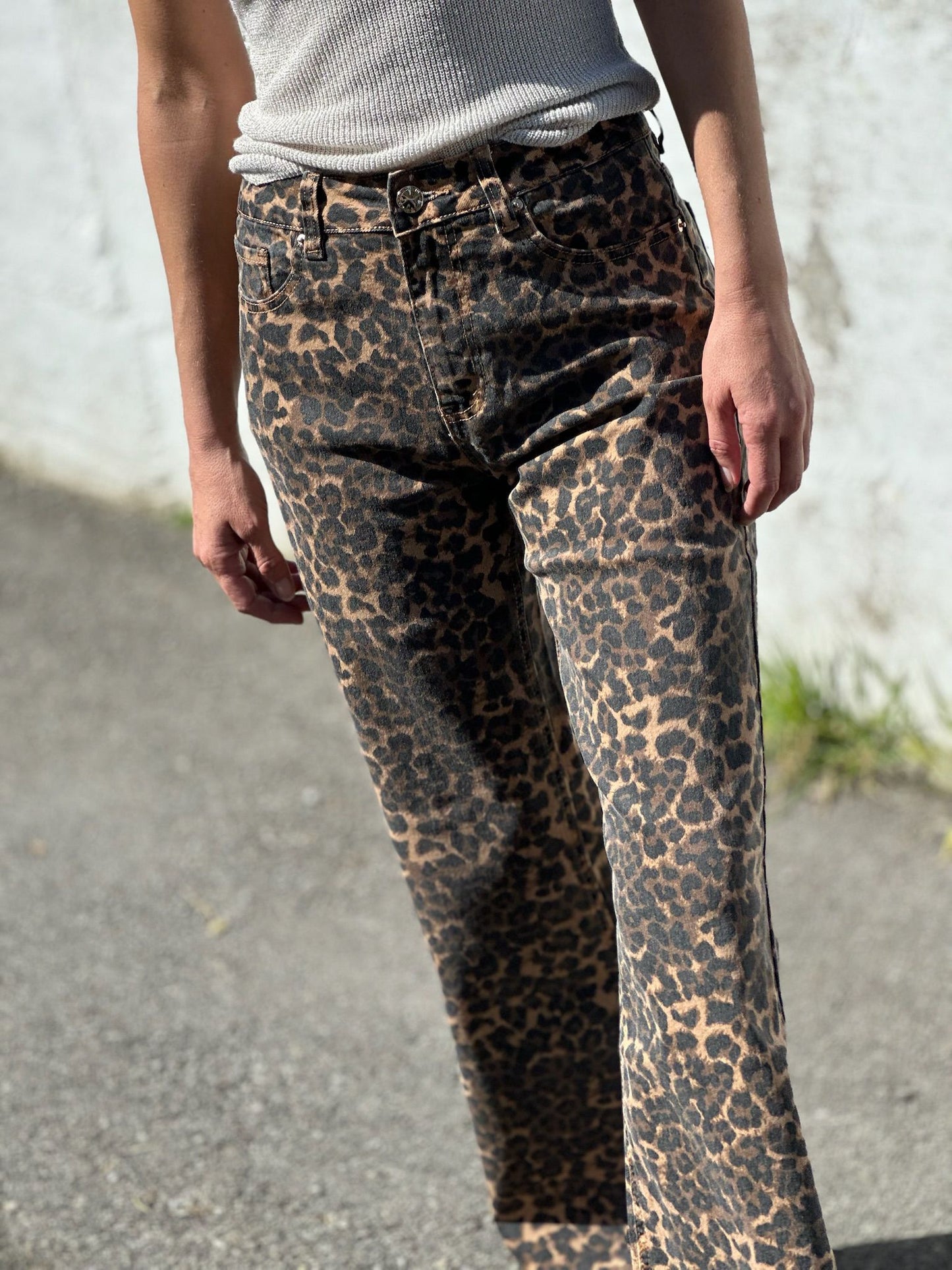 PANTALON VAQUERO LEOPARDO