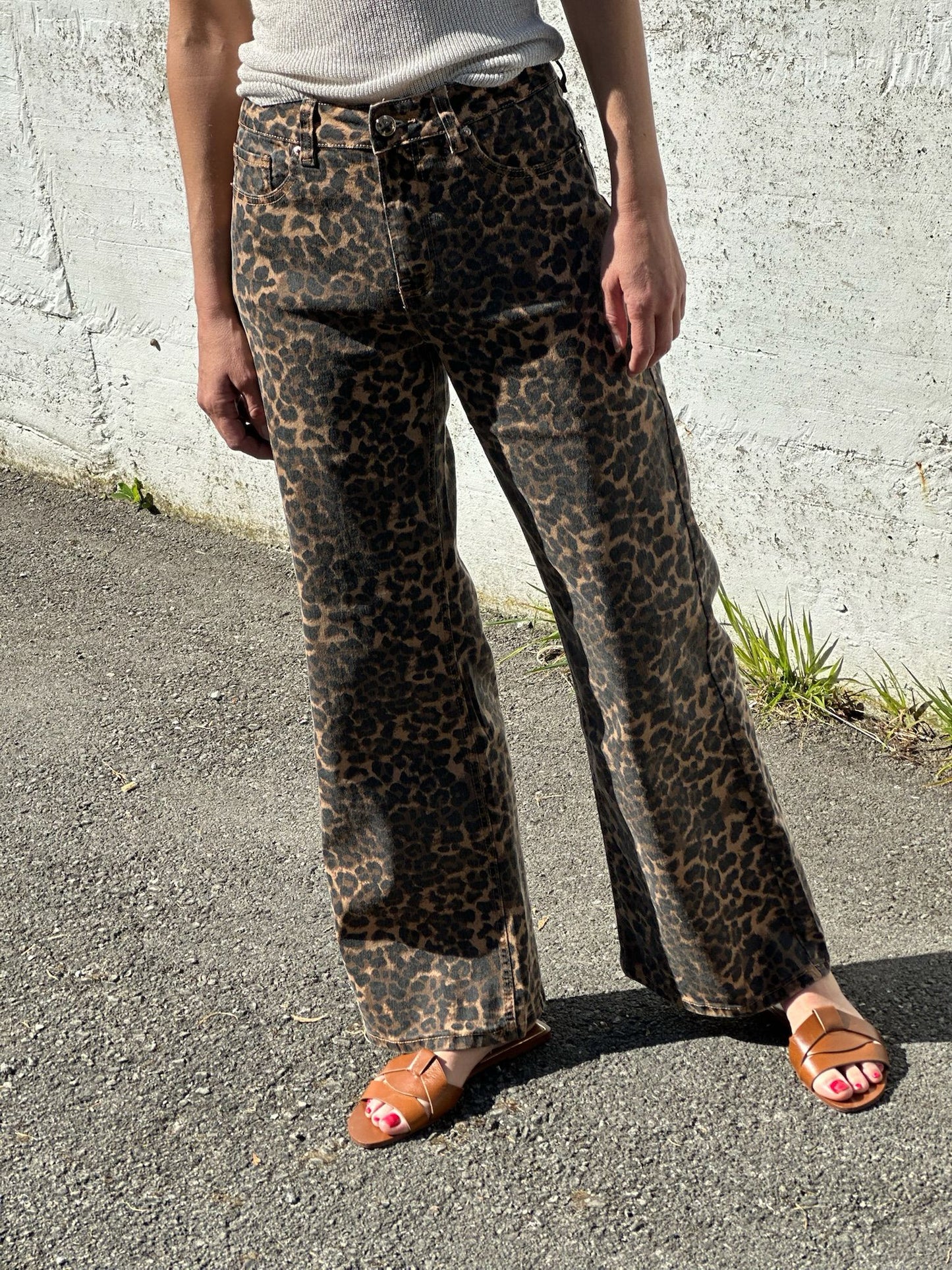 PANTALON VAQUERO LEOPARDO