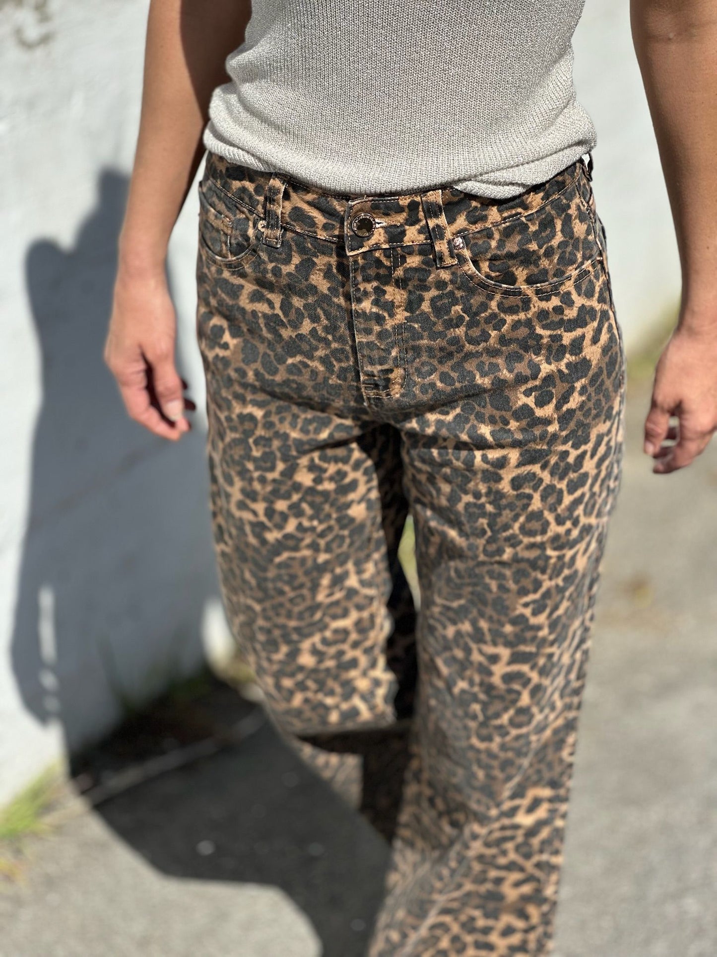 PANTALON VAQUERO LEOPARDO