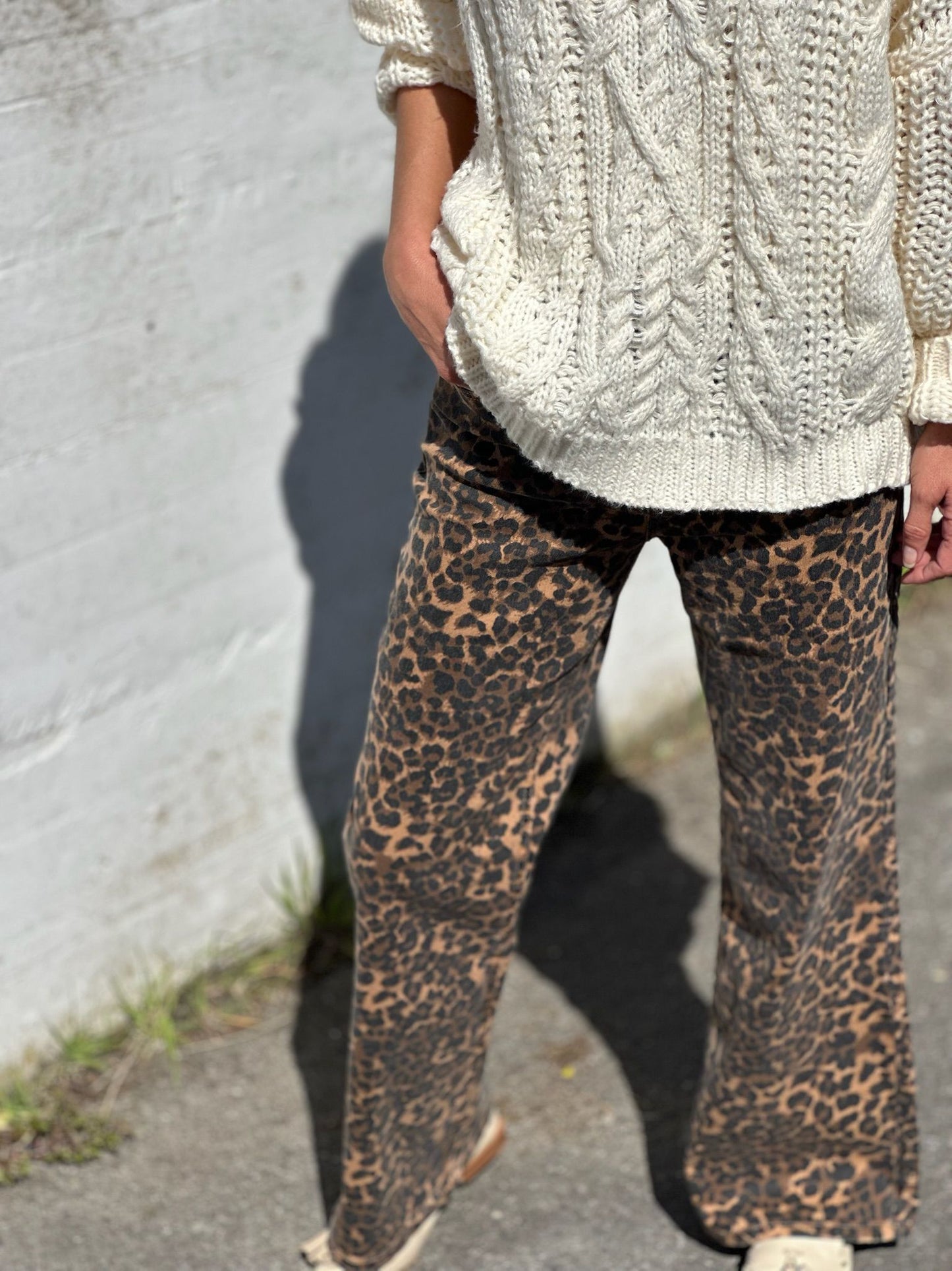 PANTALON VAQUERO LEOPARDO