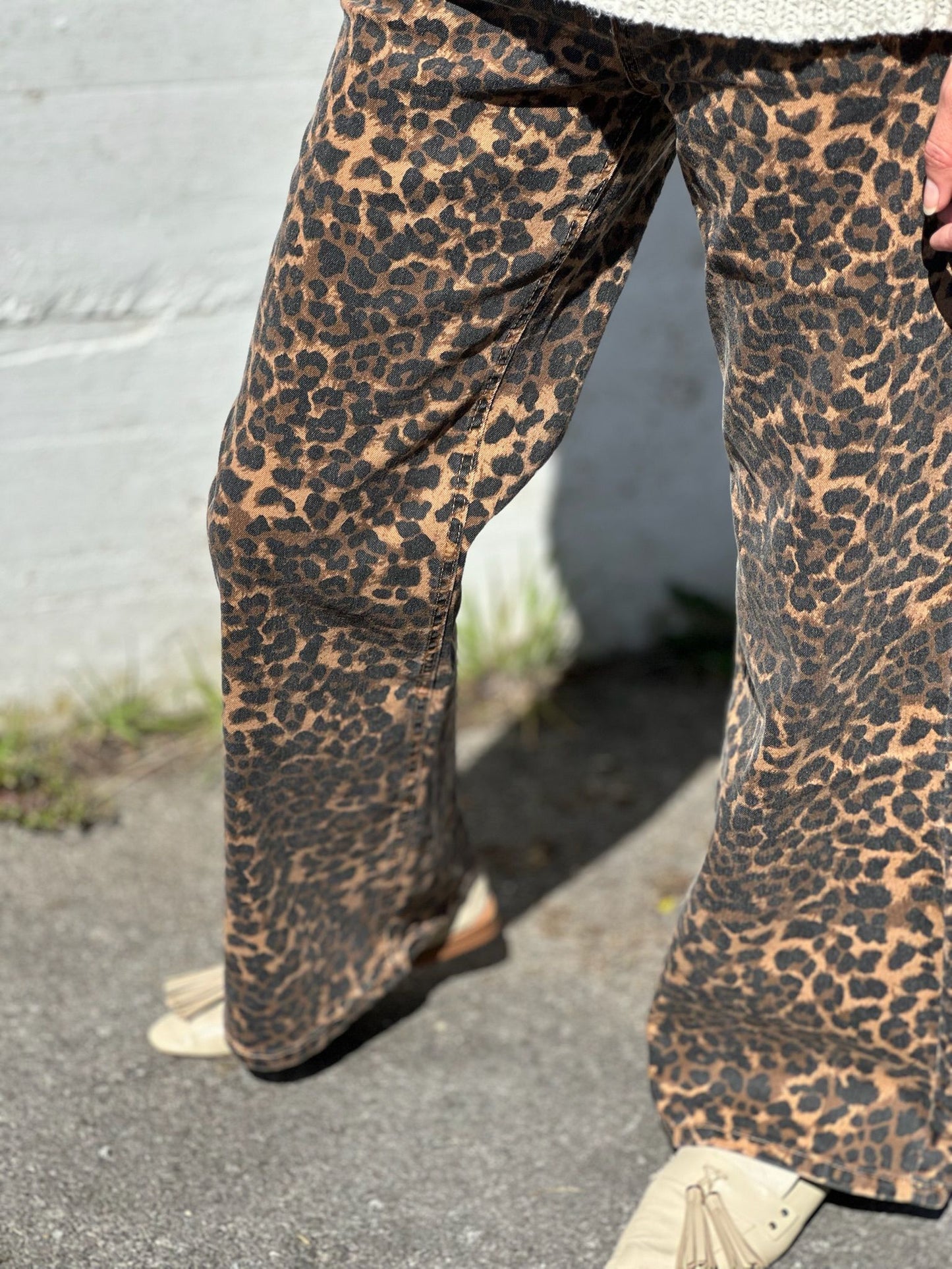PANTALON VAQUERO LEOPARDO