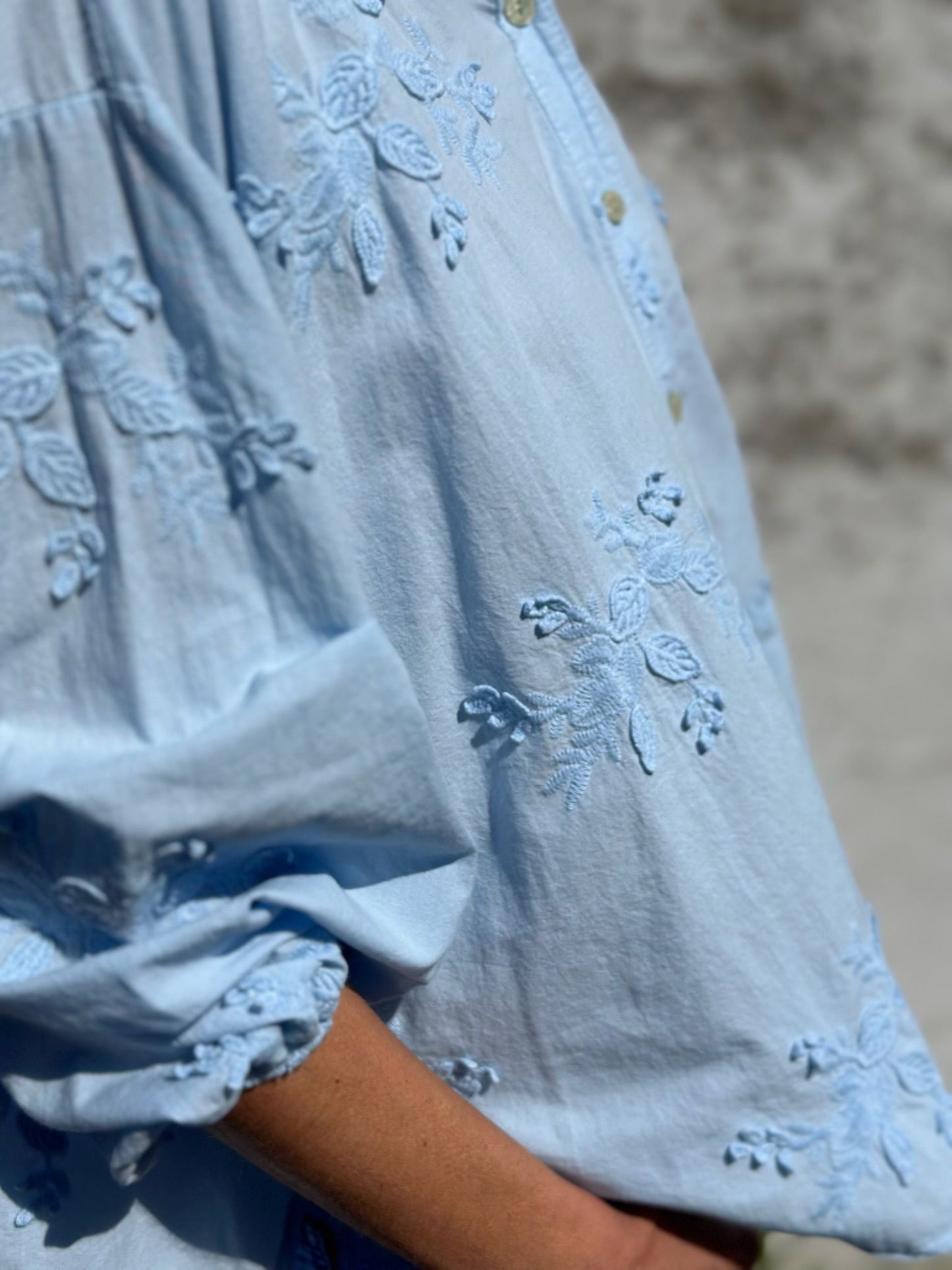 CAMISA AZUL BORDADA