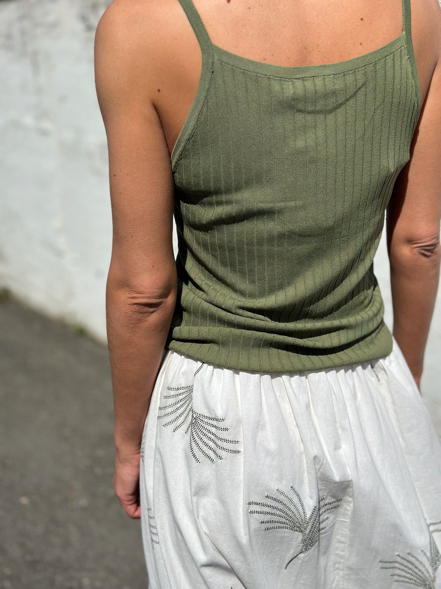 CAMISETA TIRANTES VERDE