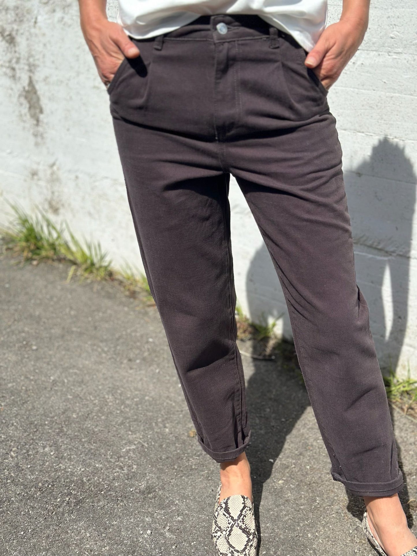 PANTALÓN MOM GRIS
