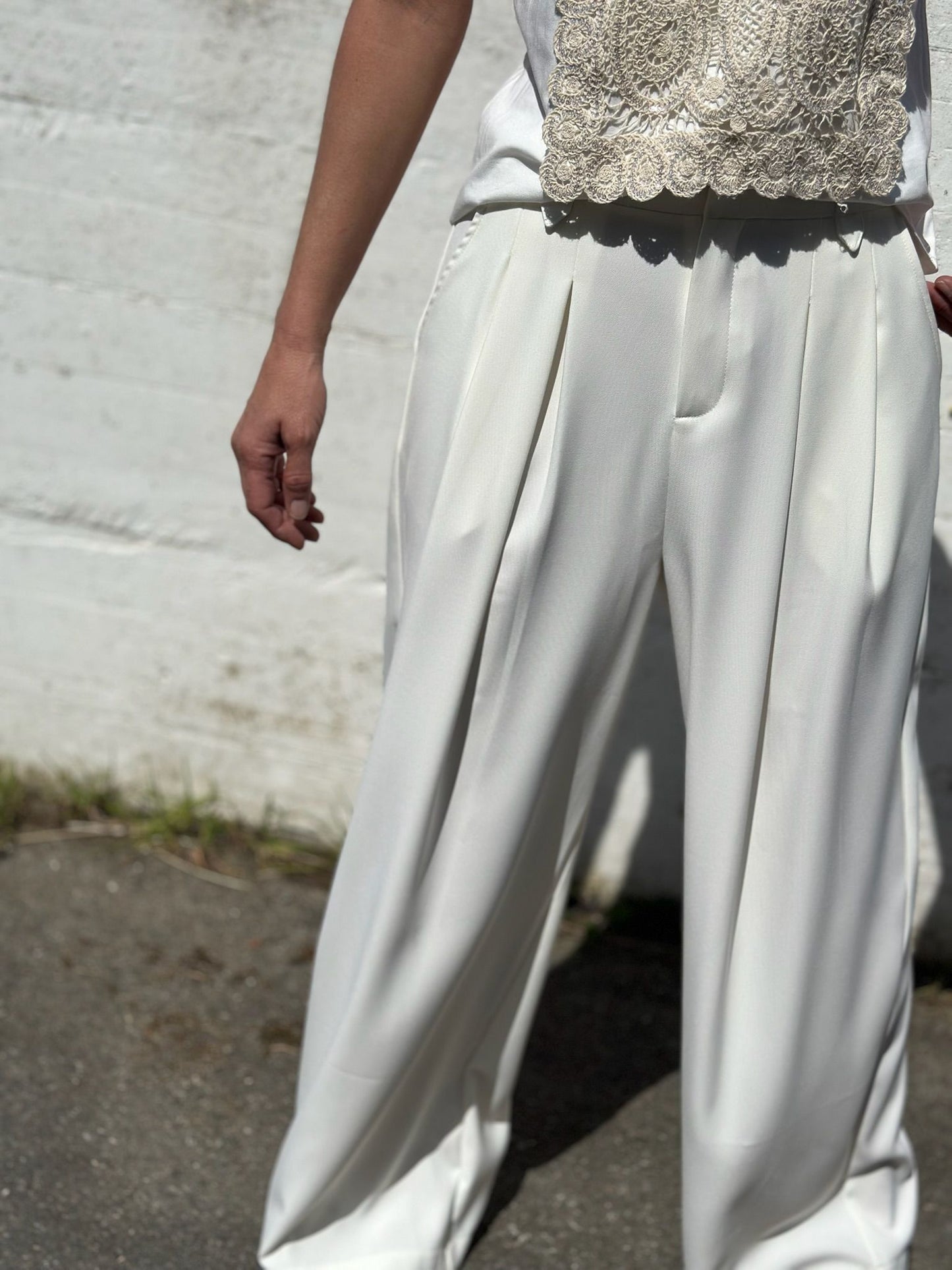 PANTALÓN PINZAS CRUDO