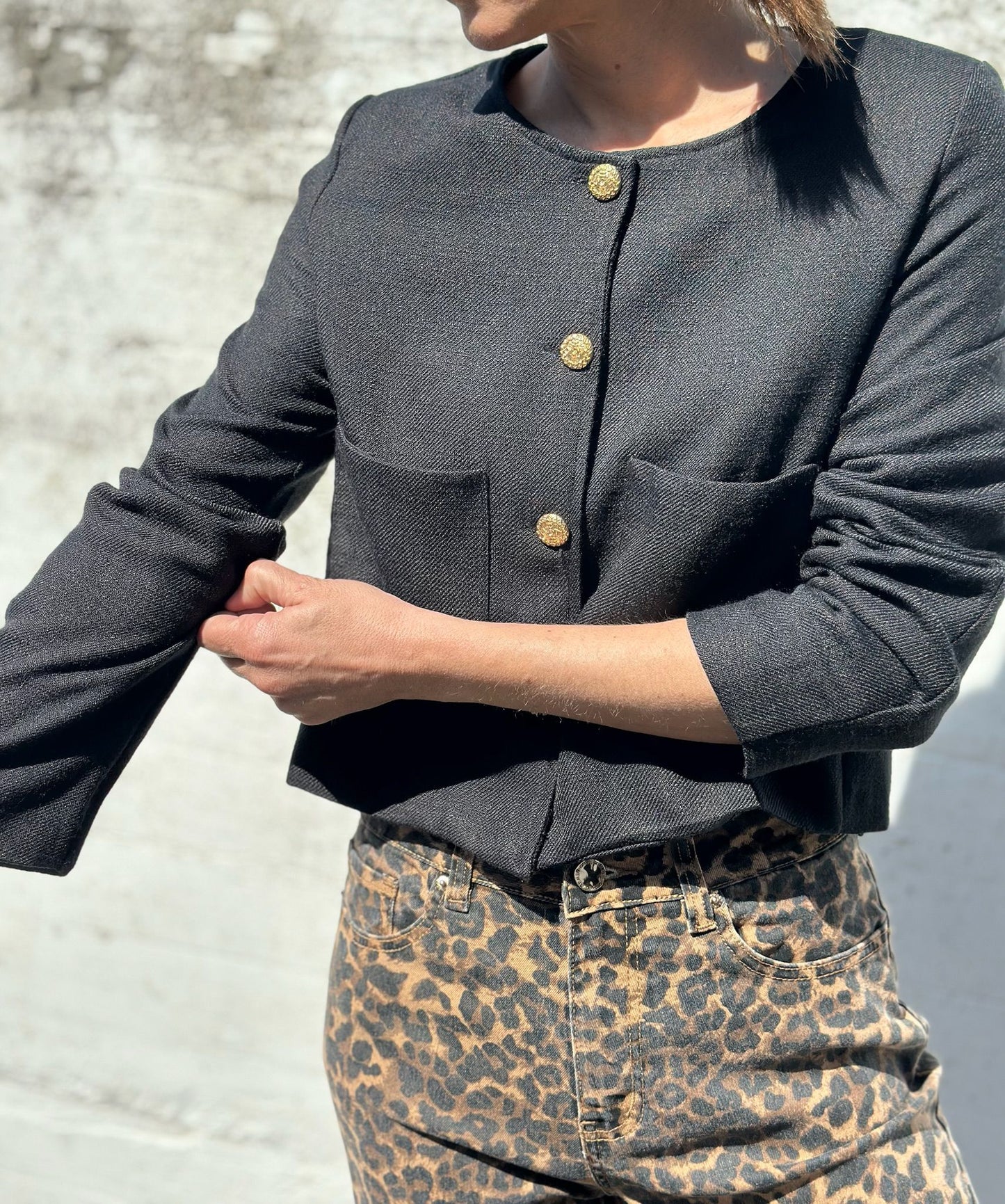 CHAQUETA CHANELITA CROP NEGRA
