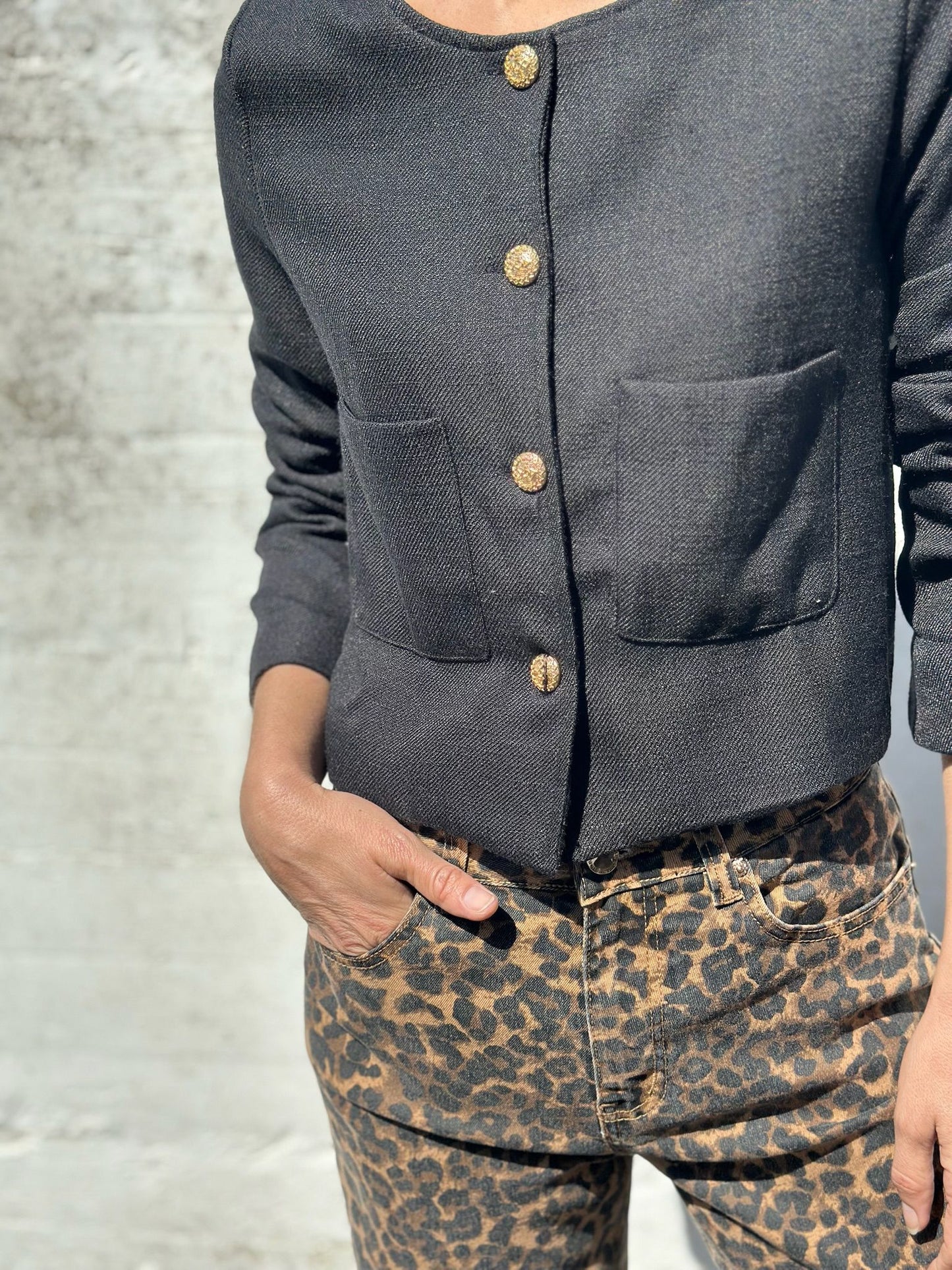 CHAQUETA CHANELITA CROP NEGRA