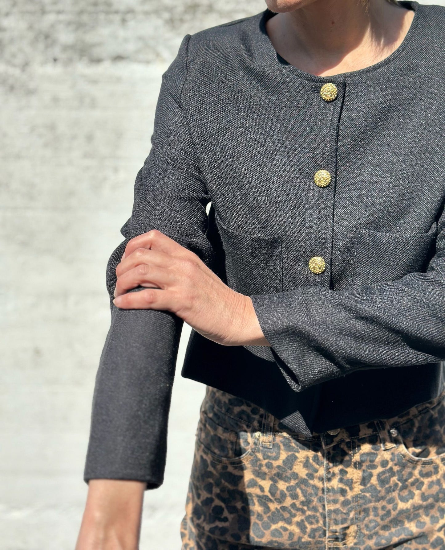 CHAQUETA CHANELITA CROP NEGRA