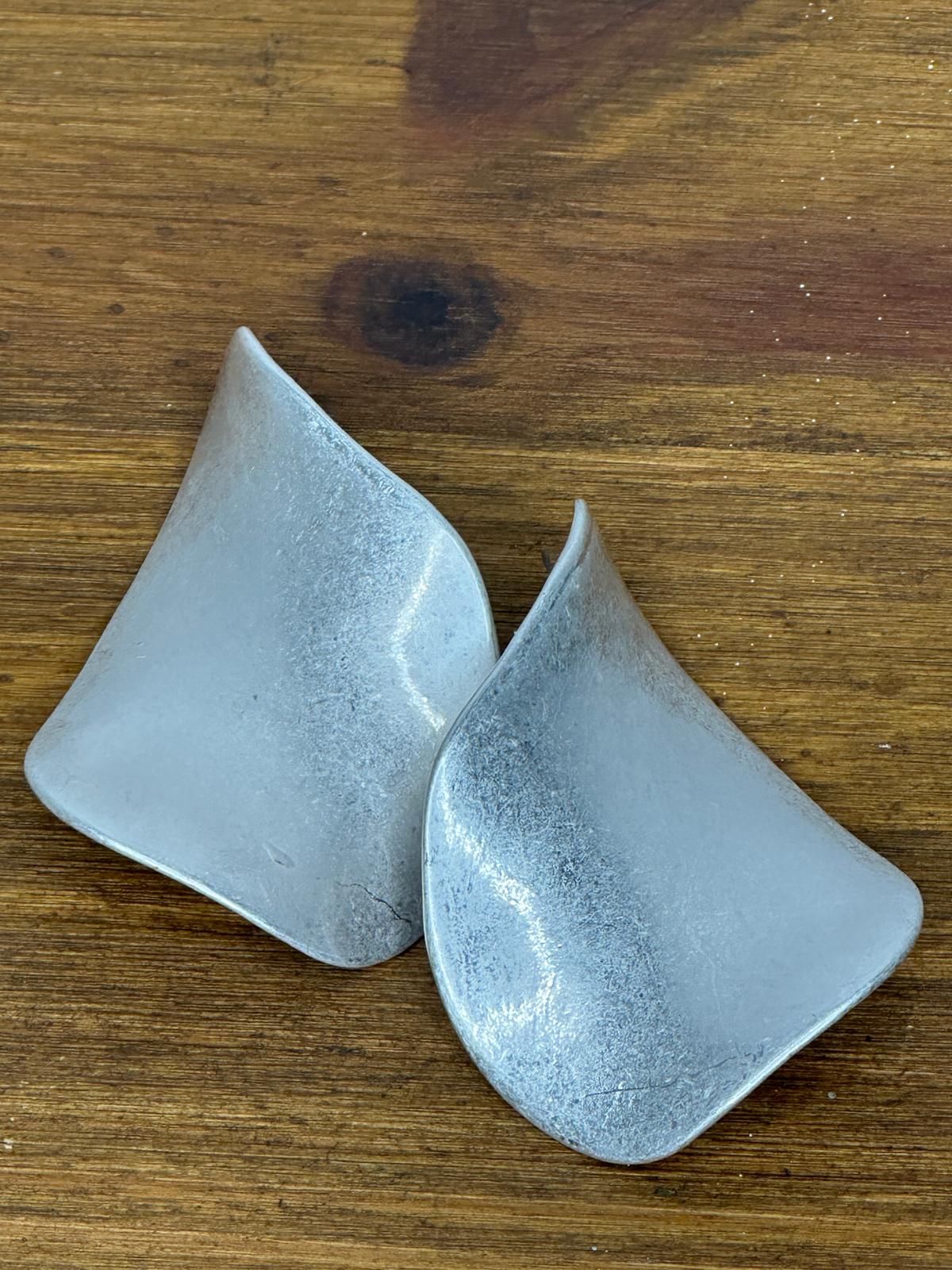 PENDIENTES IRREGULAR PLATEADO