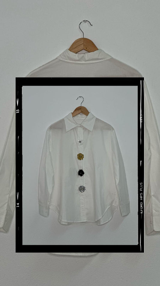 CAMISA BOTÓN FLORES CRUDA
