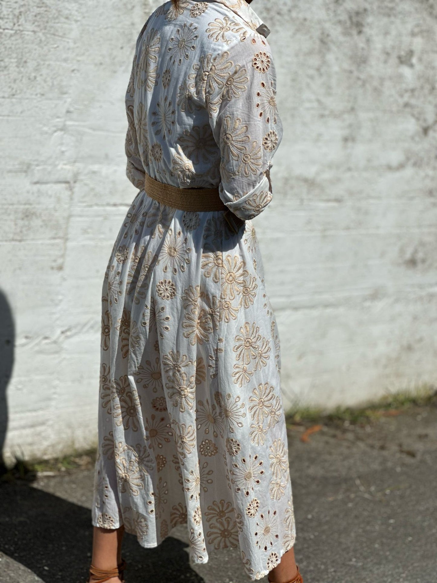 VESTIDO BEIGE FLORES