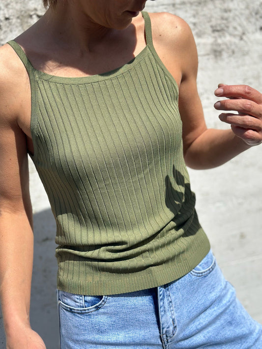 CAMISETA TIRANTES VERDE