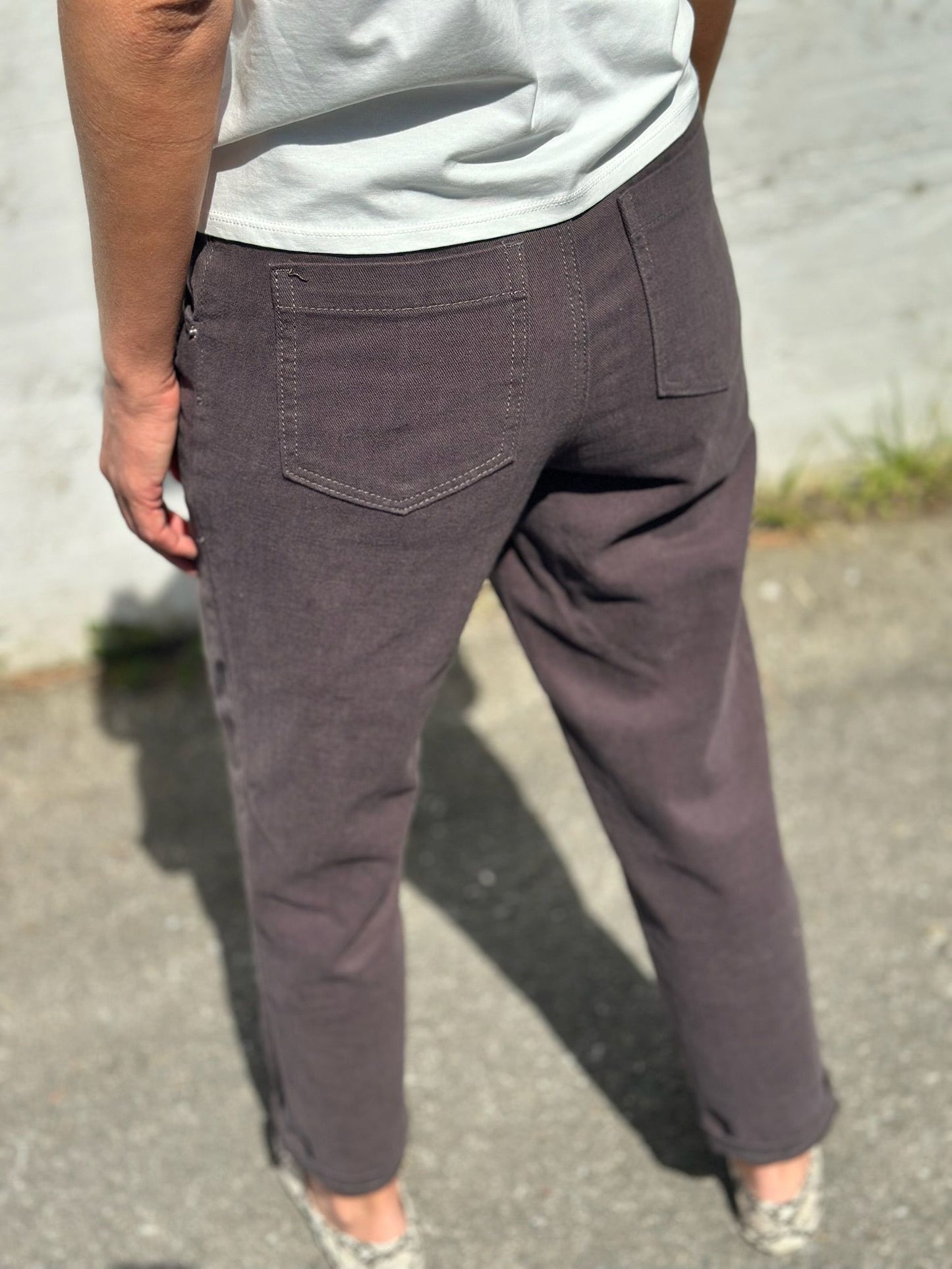PANTALÓN MOM GRIS