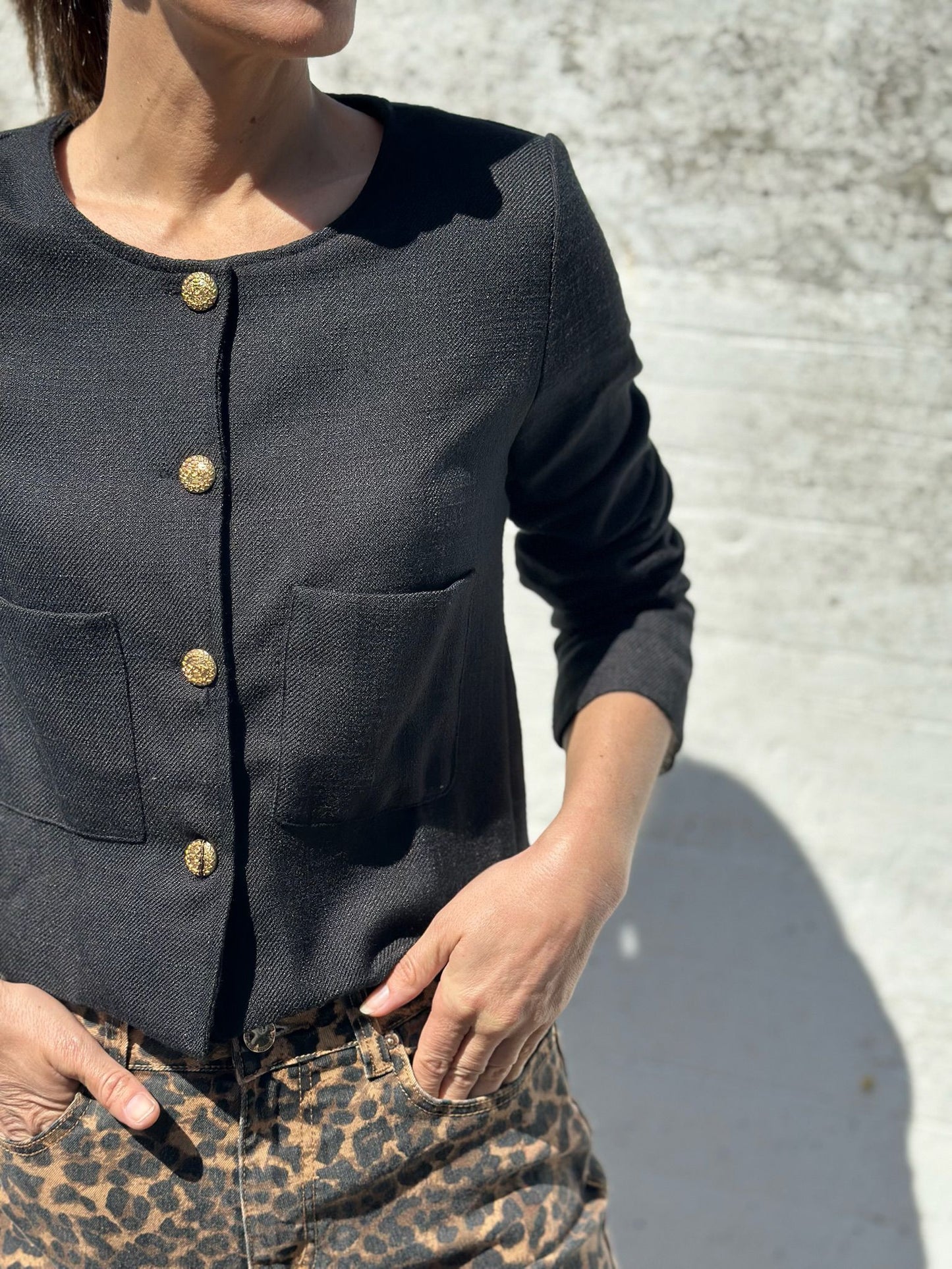 CHAQUETA CHANELITA CROP NEGRA
